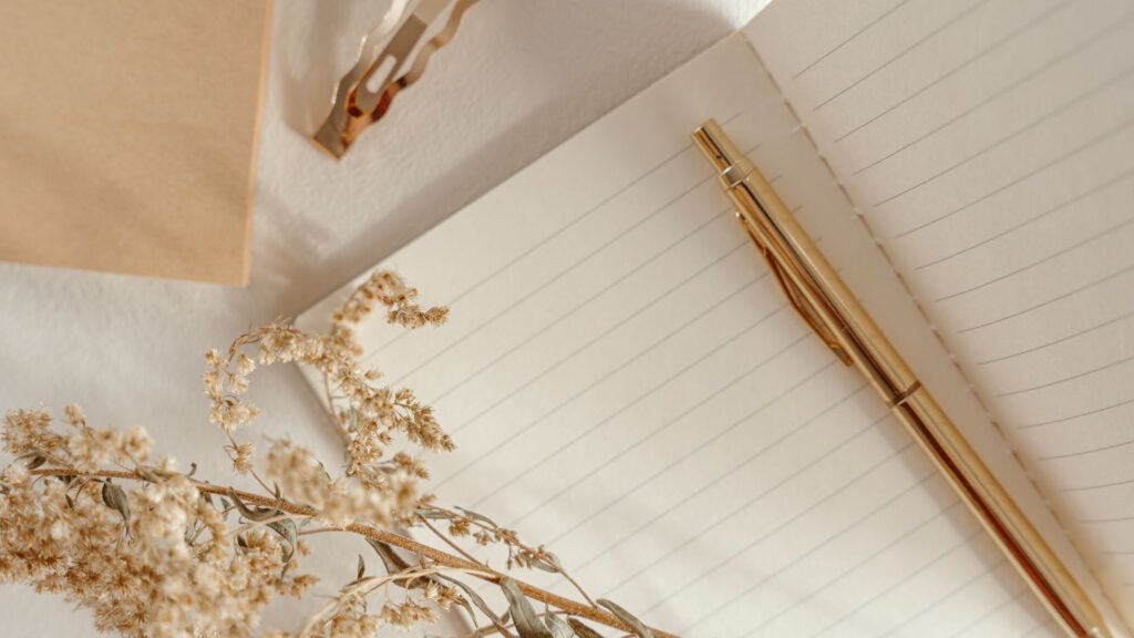 Buch mit Stift