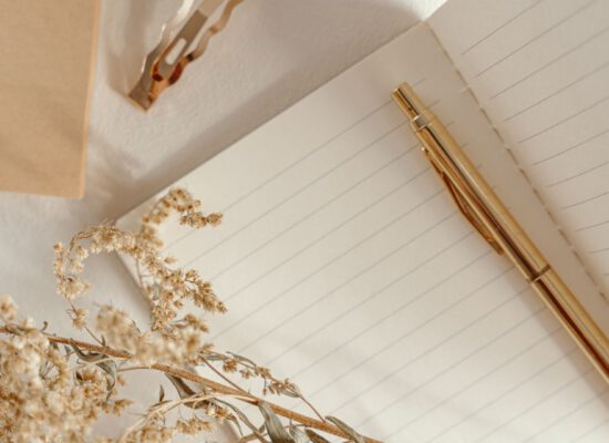 Buch mit Stift