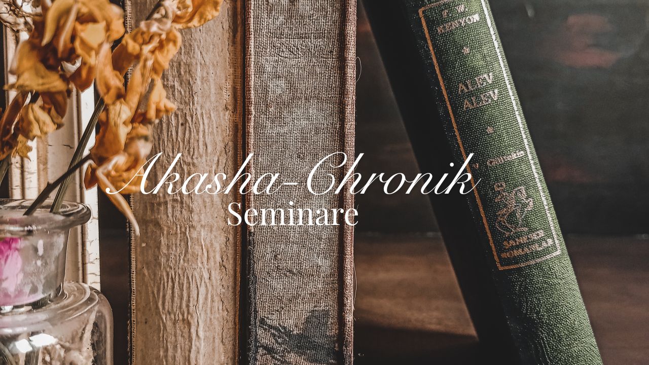 Foto mit Büchern und der Aufschrift Akasha-ChronikSeminare